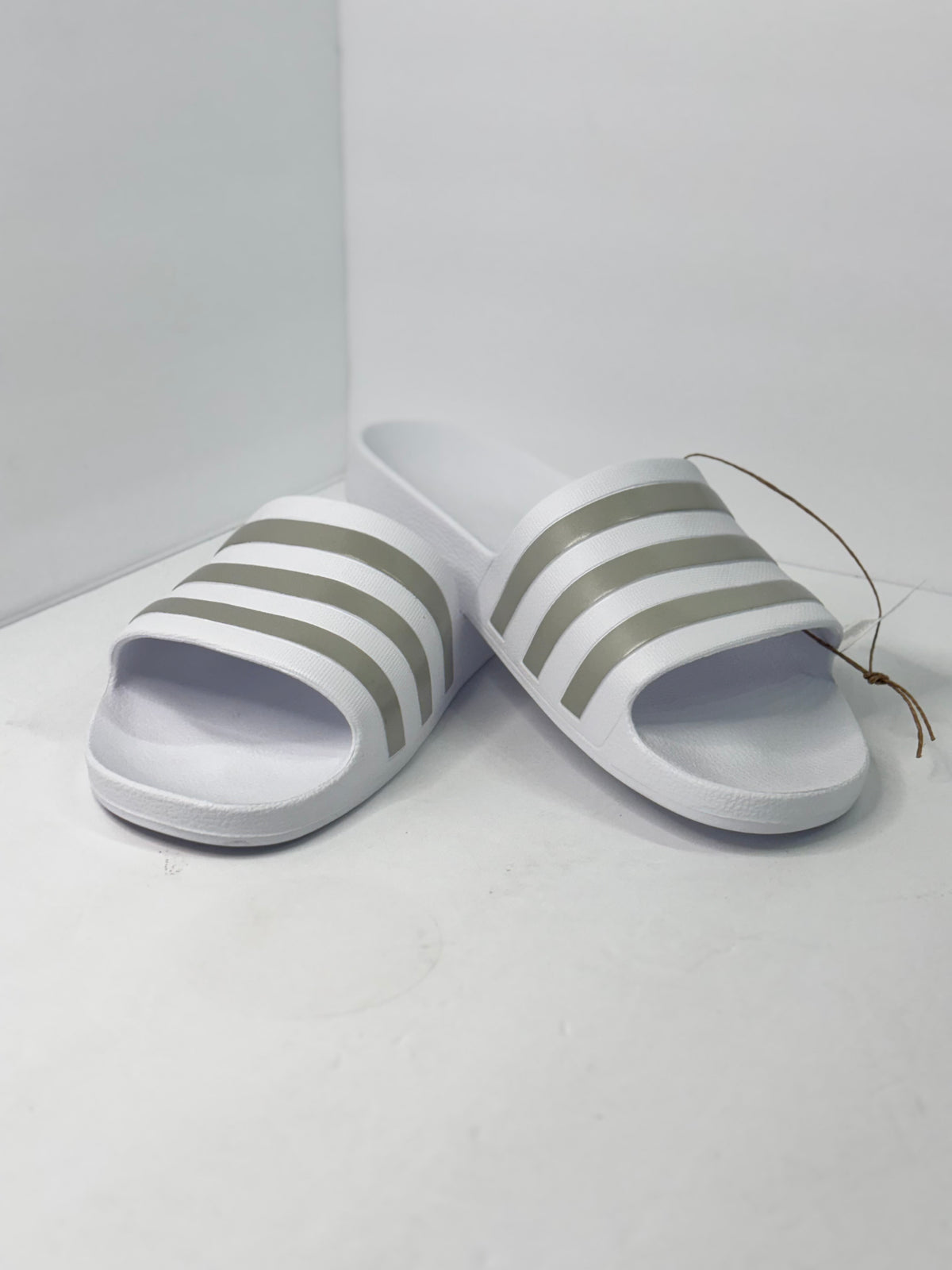 Adidas Adilette Aqua Slides Cloud White Platinum Metallic